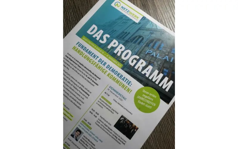 98Schaue dir das Programm zum Event an, um dir eine erste Übersicht zu machen und um deinen Liveblog daran anzupassen