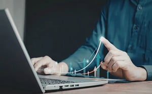 Warum Newsrooms auf Live-Berichterstattung setzen sollten: Die Zukunft des digitalen Storytellings